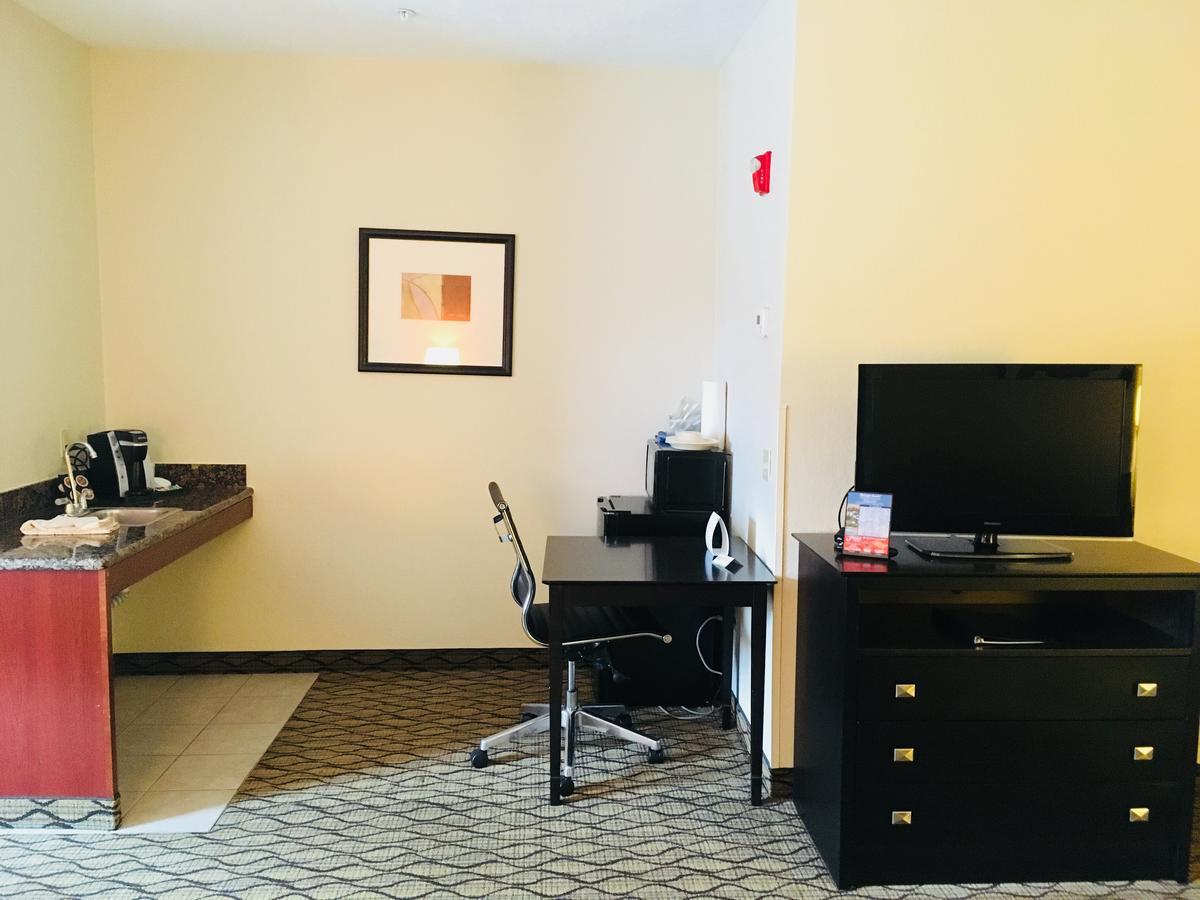 Holiday Inn Express Hotel & Suites Cadillac By Ihg Kültér fotó